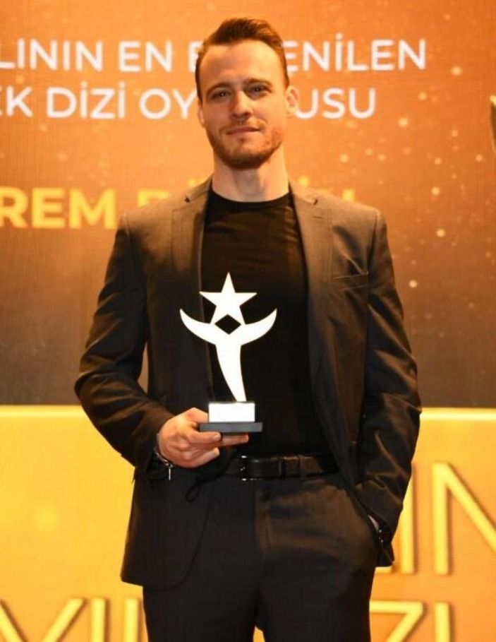 Bay J kimdir? Bay J kaç yaşında, gerçek adı nedir? Bay J Kerem Bürsin’e ne dedi?