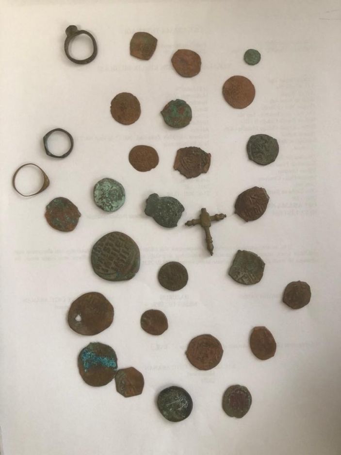 Sivas’ta şüpheli şahsın üzerinden tarihi eserler çıktı