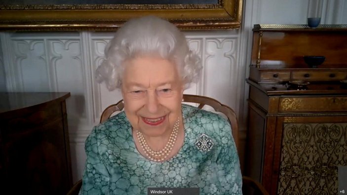 Kraliçe Elizabeth'ten 'ırkçı değiliz' videosu