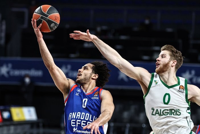 Anadolu Efes EuroLeague'de üst üste 7. galibiyetini aldı