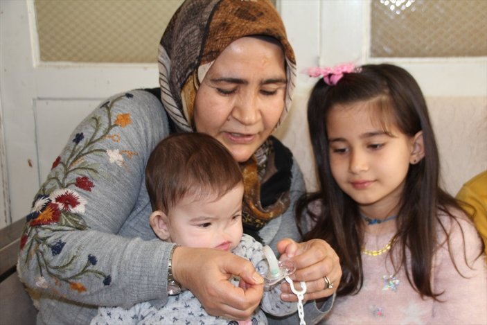 Antalyalı aile, burnu olmadan dünyaya gelen çocukları için destek bekliyor