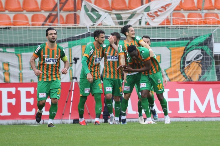 Antalyaspor 13 maç sonra Alanyaspor'a yenildi