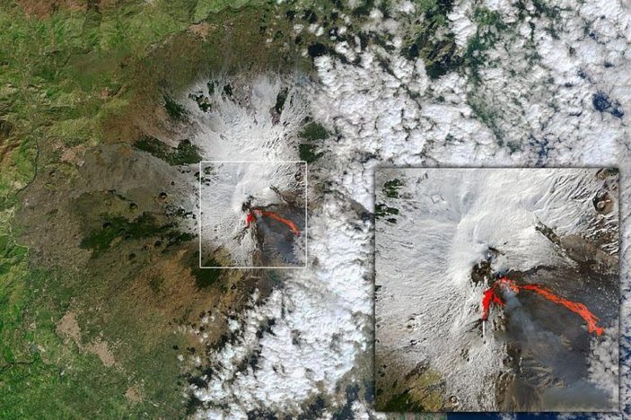 İtalya'da Etna Yanardağı yine lav püskürttü