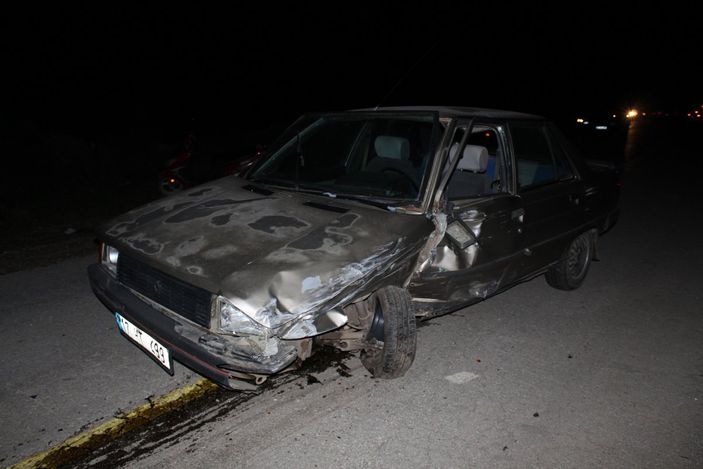 i Çanakkale’de iki otomobil çarpıştı: 1 yaralı