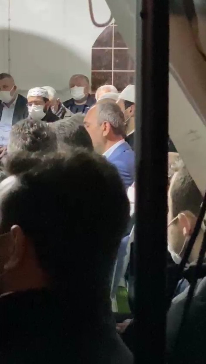 Adalet Bakanı Abdulhamit Gül, taziye ziyaretinde Kur'an-ı Kerim okudu
