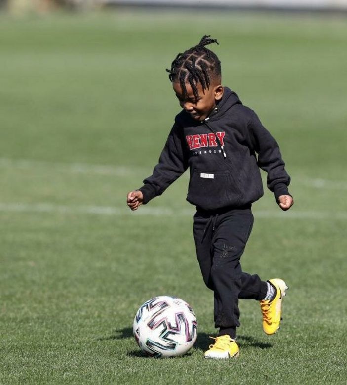 Henry Onyekuru oğluyla birlikte Florya'da