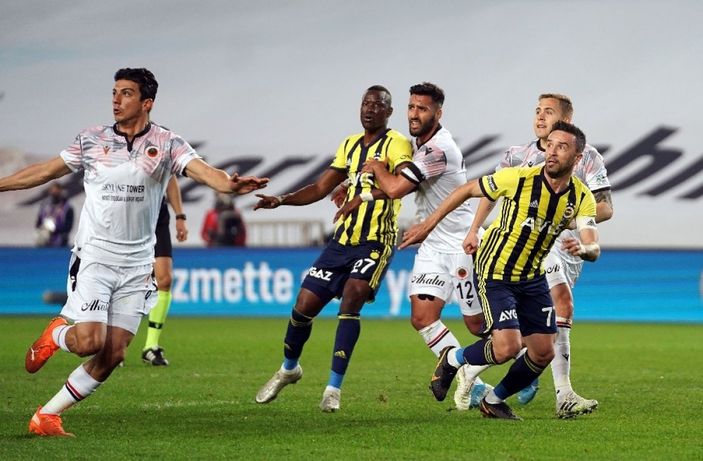 Fenerbahçe'de Gökhan Gönül sakatlandı