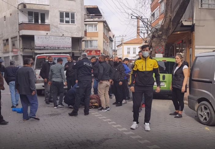 Balıkesir'de kayınpederini yol ortasında vurdu