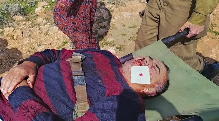 Yahudi yerleşimciler, Filistinli anne ile babayı çocuklarının gözü önünde yaraladı