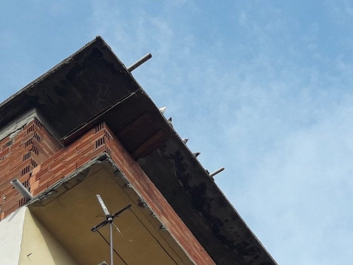 Kocaeli’de çatıda güvercinleri beslerken düşüp, hayatını kaybetti