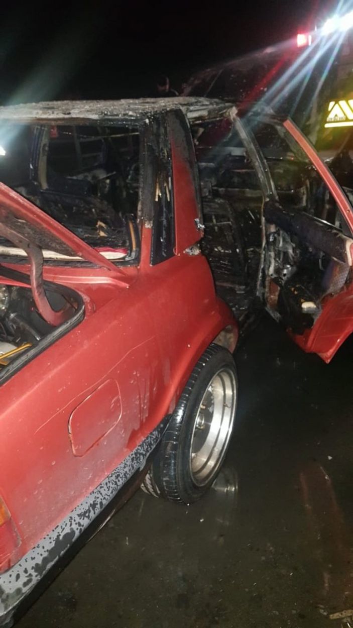 i Aydın'da seyir halindeki araç alevlere teslim oldu