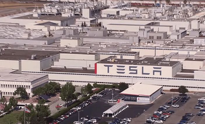 ABD'deki Tesla fabrikasında yüzlerce çalışan koronavirüse yakalandı