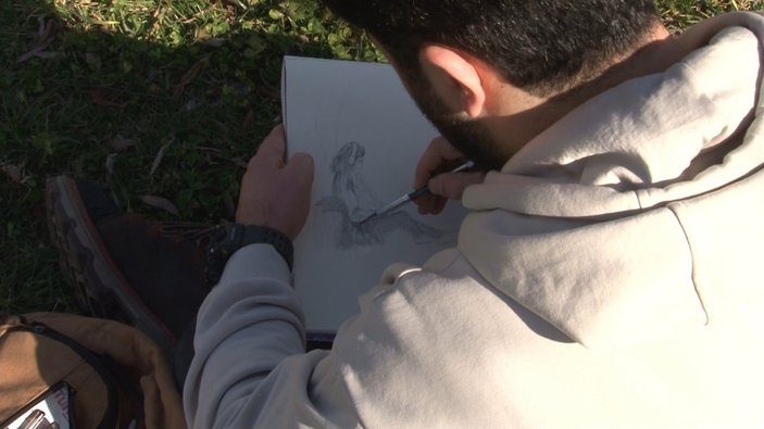 İstanbullu öğrenci hobi olarak başladığı çizimlerle binlerce kişiye ulaştı