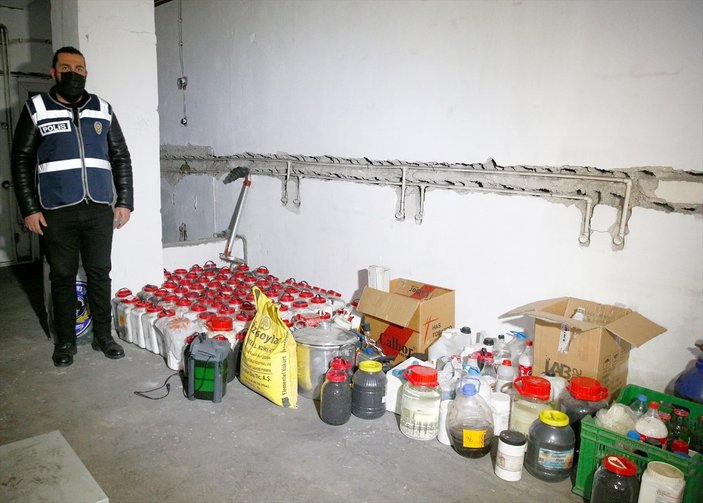 Kayseri'de uyuşturucu imalatında kullanılan 2 ton kimyasal madde ele geçirildi