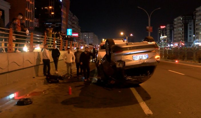 Diyarbakır'da makas atan otomobil kazaya neden oldu: 9 yaralı