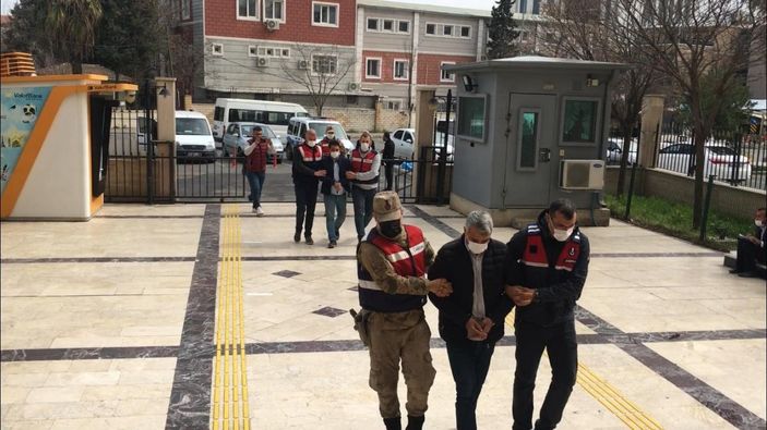 i Şanlıurfa'da kaçakçılık operasyonu: 6 tabanca ele geçirildi
