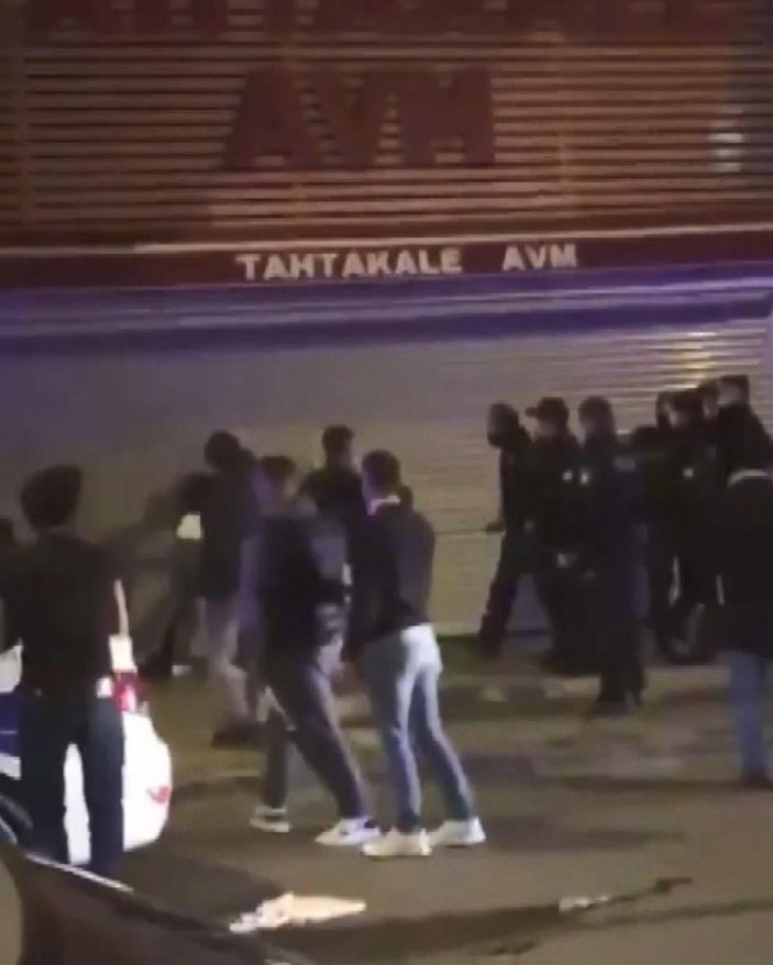 Çekmeköy'de polis, kavgaya karışan iki grubu biber gazı kullanarak ayırdı
