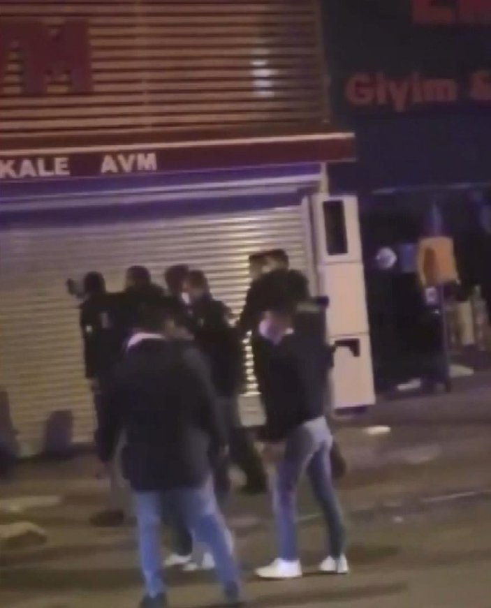 Çekmeköy'de polis, kavgaya karışan iki grubu biber gazı kullanarak ayırdı