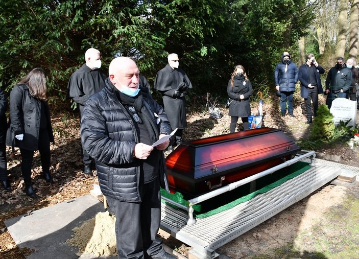 Almanya'da vefat eden Kore gazisi Ermeni asıllı Minas Kaya için Türk bayraklı cenaze töreni
