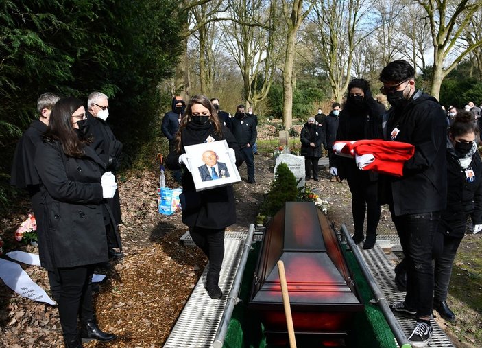 Almanya'da vefat eden Kore gazisi Ermeni asıllı Minas Kaya için Türk bayraklı cenaze töreni