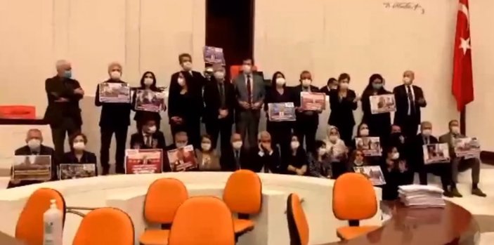 HDP'li vekiller Meclis'te eyleme başladı