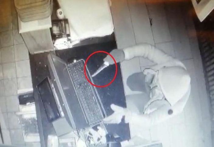 d Bursa'da kasayı açamayan hırsız sadaka kutusunu çaldı