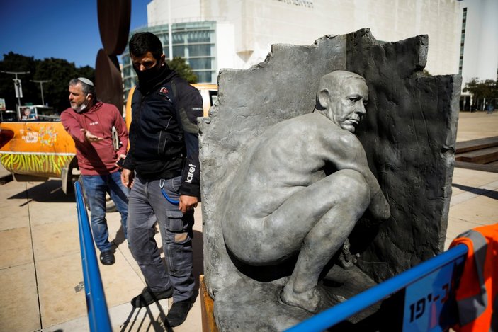İsrail’de çıplak Netanyahu heykeli alarma geçirdi