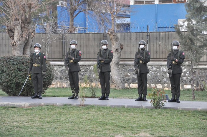 Diyarbakır'daki askerlerden '18 Mart' yürüyüşü