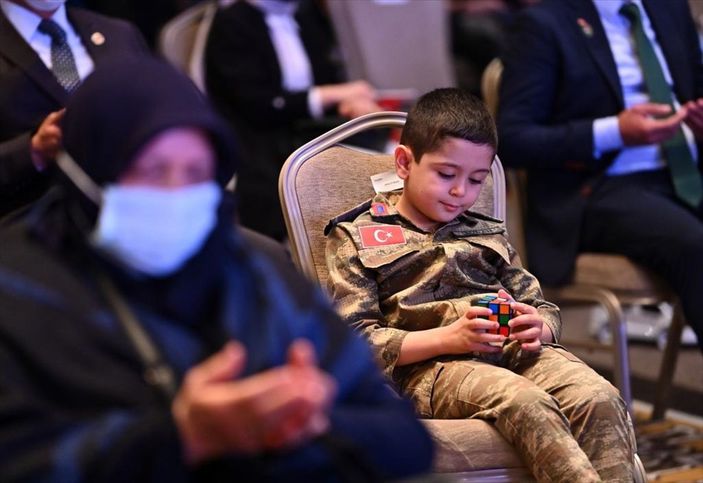 a Ali Yerlikaya, şehit aileleri ve gazilere Devlet Övünç Madalyası takdim etti