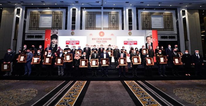 a Ali Yerlikaya, şehit aileleri ve gazilere Devlet Övünç Madalyası takdim etti