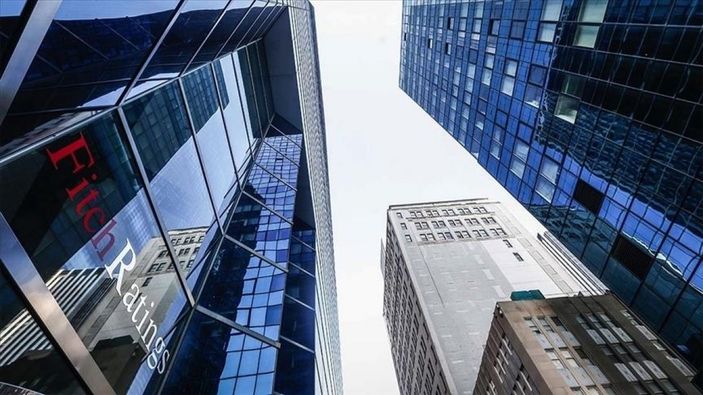 Fitch, petrol fiyatı tahminlerini yukarı yönlü revize etti