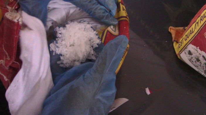 Mersin’de uyuşturucuyu kargoyla yolladılar