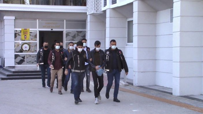 Mersin’de uyuşturucuyu kargoyla yolladılar