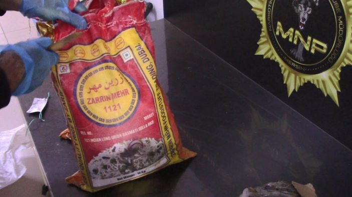 Mersin’de uyuşturucuyu kargoyla yolladılar