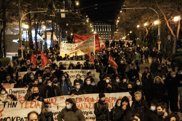Yunanistan sokaklarında hükümet karşıtı protesto