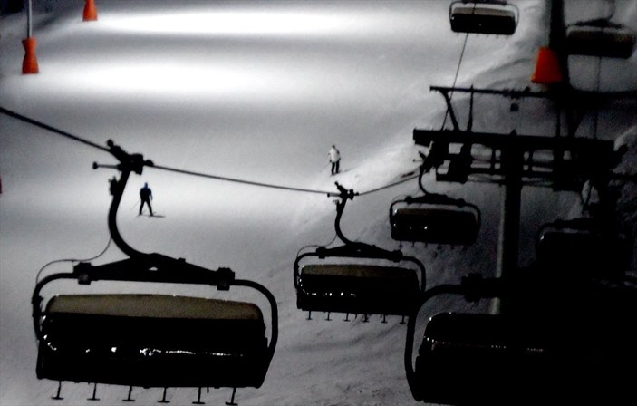 Cıbıltepe Kayak Merkezi'nde gece kayak keyfi