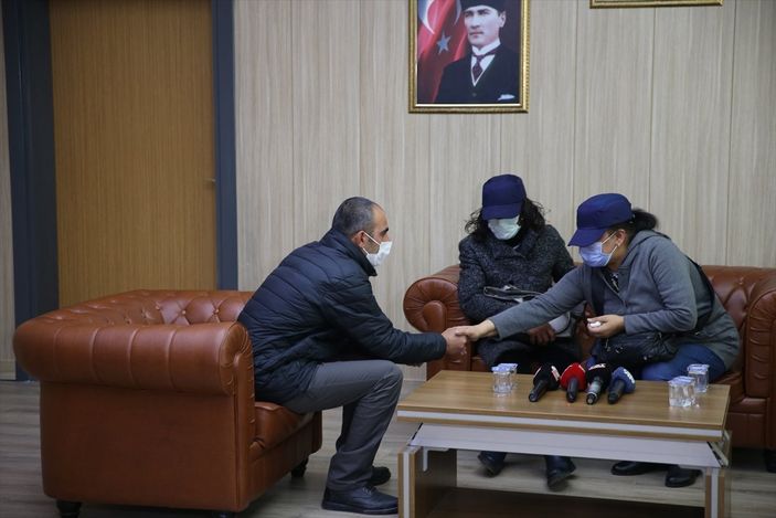 Mardin'de iki aile PKK'dan kaçan evlatlarına kavuştu