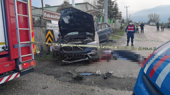 Bursa’da kontrolden çıkan otomobil takla atıp, duvara çarptı
