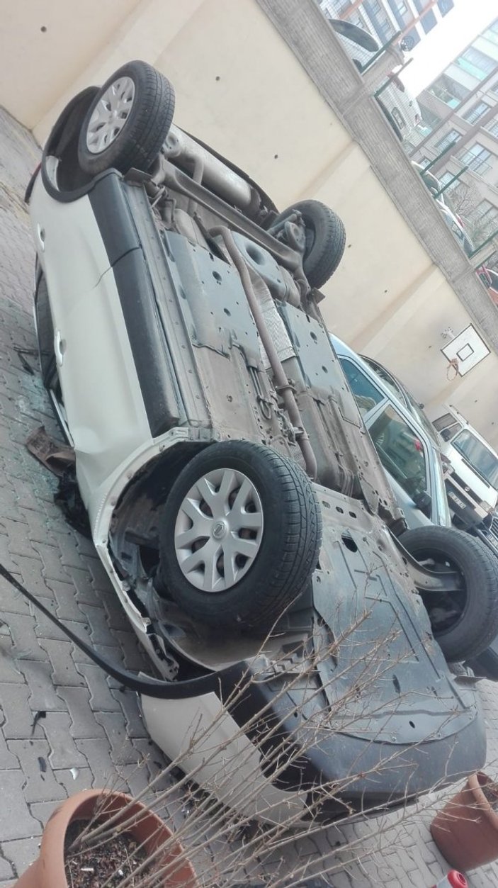 Ankara'da pedalları karıştıran sürücü kaza yaptı