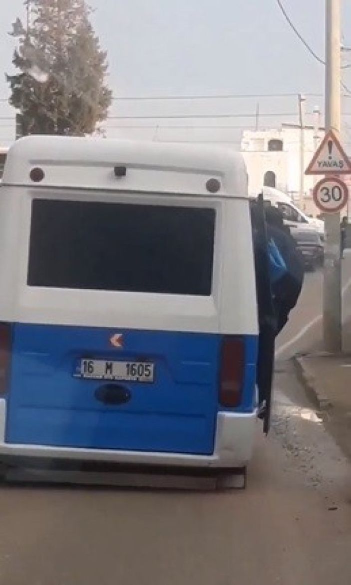 i Bursa’da minibüsten 28 kişi çıktı