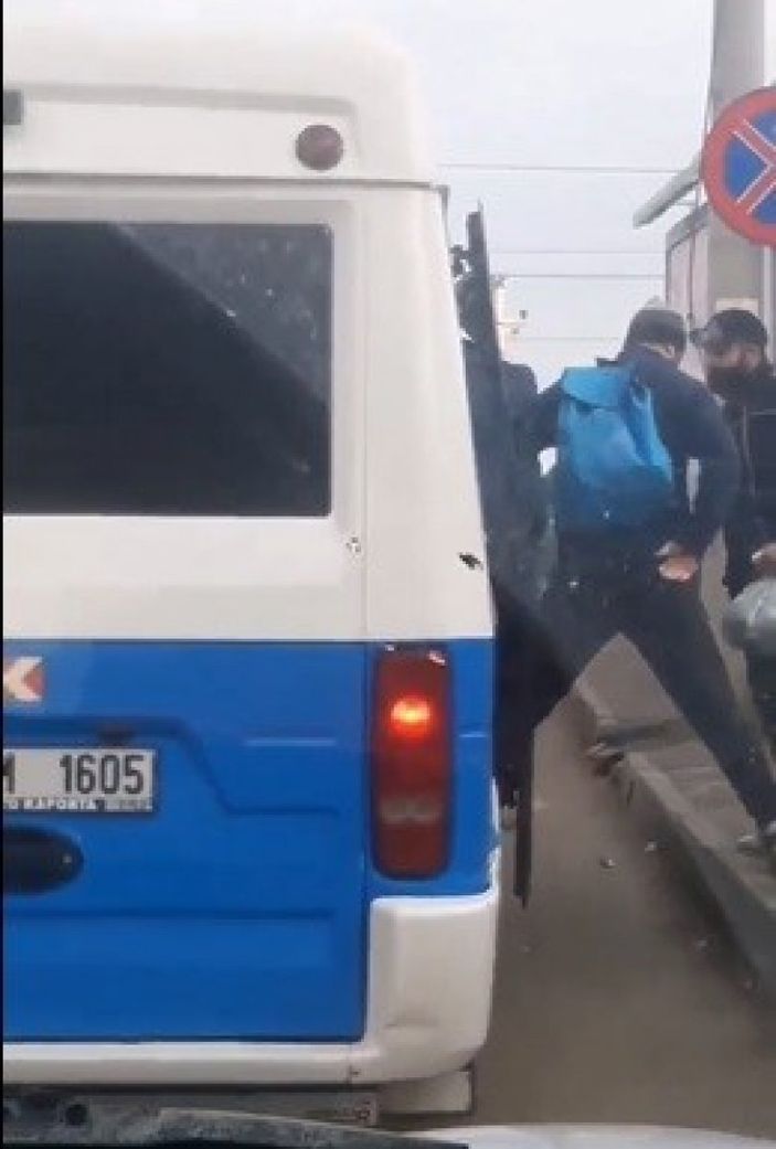 i Bursa’da minibüsten 28 kişi çıktı