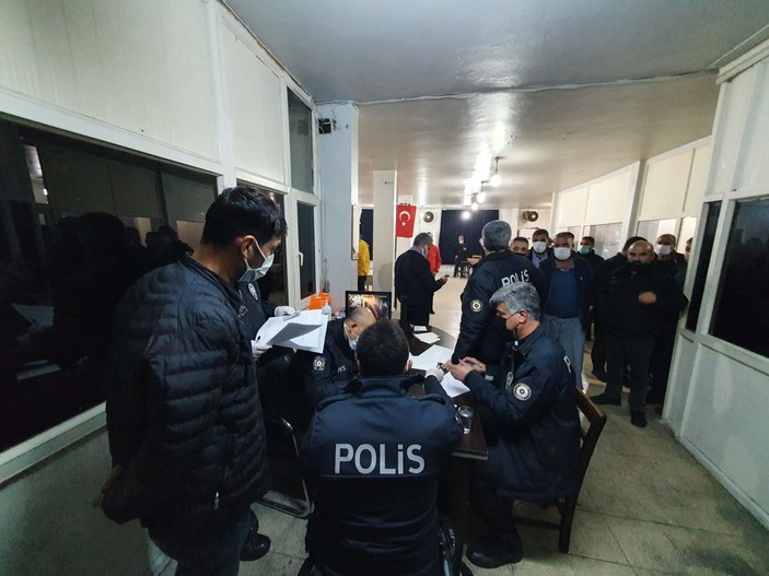 Adana'da saklandıkları terasta yakalandılar