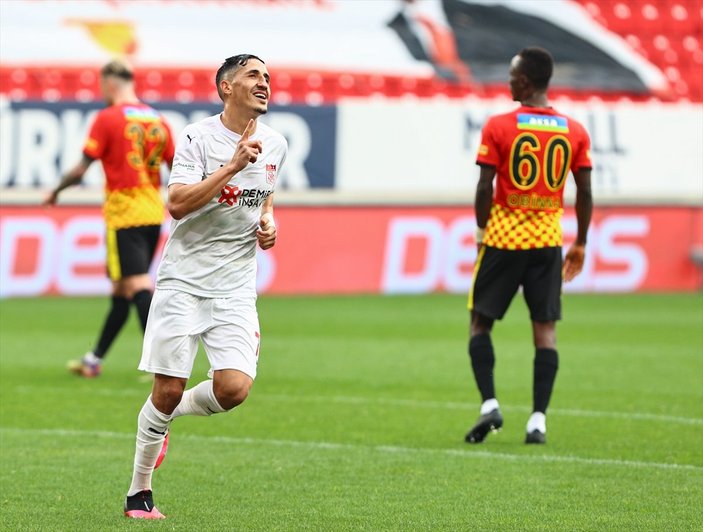 8 gollü çılgın maçta Sivasspor, Göztepe'yi mağlup etti