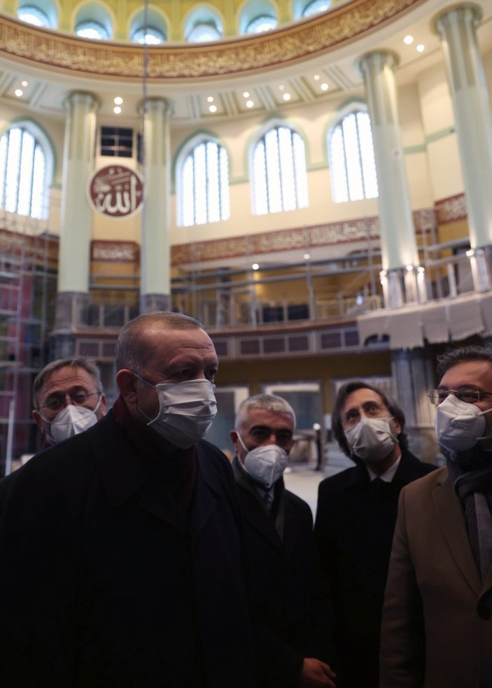 Cumhurbaşkanı Erdoğan, AKM ve Taksim'de yapımı süren camiyi inceledi