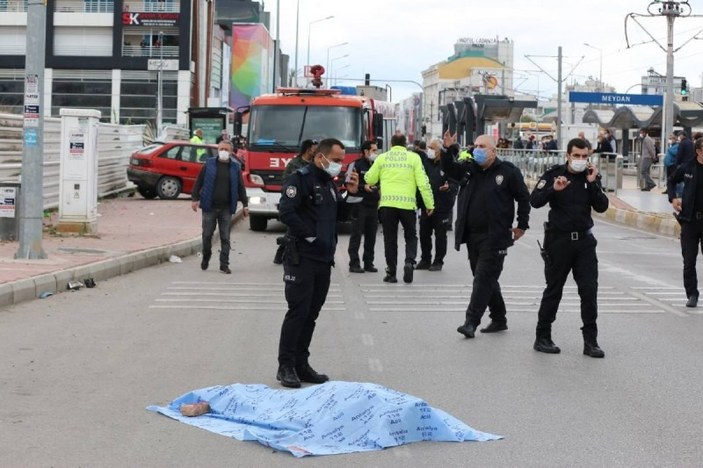 Antalya’da makas dehşeti: 1 ölü, 3 yaralı