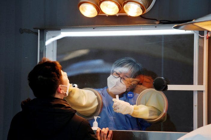 Güney Kore'de yabancı çalışanlara koronavirüs testi şartı kaldırıldı