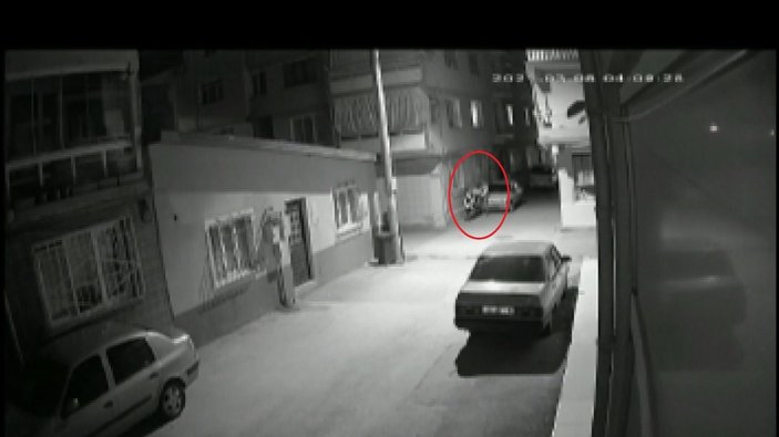 Bursa'da motosiklet hırsızları kameraya yakalandı