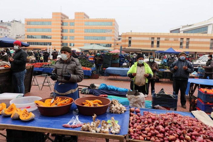 Keşan'da 2 haftadır kapalı olan halk pazarı dualarla açıldı