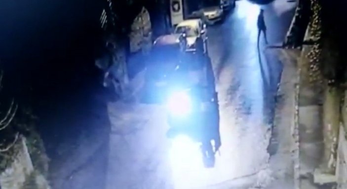 Sarıyer’de mazgal kapağı hırsızları polisten kaçamadı