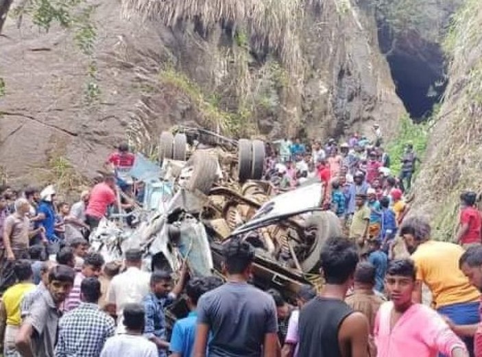 Sri Lanka'da yolcu otobüsü uçuruma yuvarlandı: 14 ölü
